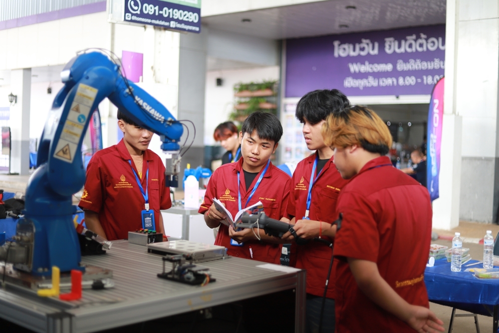 นักศึกษามหาวิทยาลัยนครพนม คว้า 4 รางวัลจากเวที “ESAN Robocon 2025” โชว์ศักยภาพด้านหุ่นยนต์อุตสาหกรรม