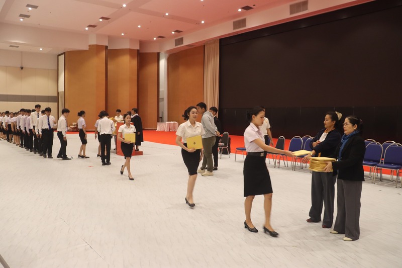 ซักซ้อมนักศึกษาต้นแบบ เตรียมความพร้อมพิธีพระราชทานปริญญาบัตร ประจำปีการศึกษา 2567