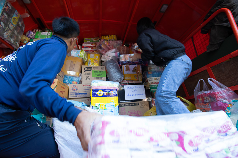 มหาวิทยาลัยนครพนม รวมธารน้ำใจจากอีสานสู่แดนใต้ ส่งมอบสิ่งของช่วยเหลือผู้ประสบอุทกภัยภาคใต้