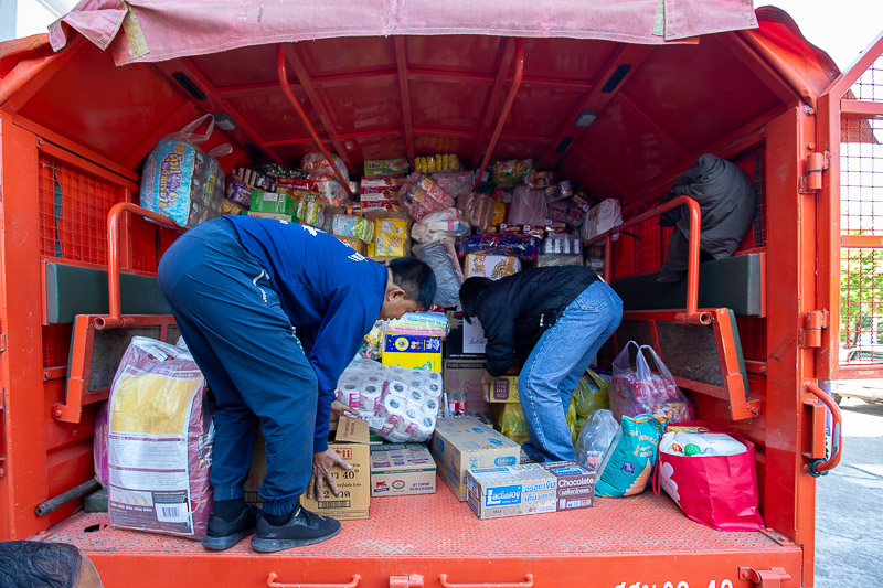 มหาวิทยาลัยนครพนม รวมธารน้ำใจจากอีสานสู่แดนใต้ ส่งมอบสิ่งของช่วยเหลือผู้ประสบอุทกภัยภาคใต้