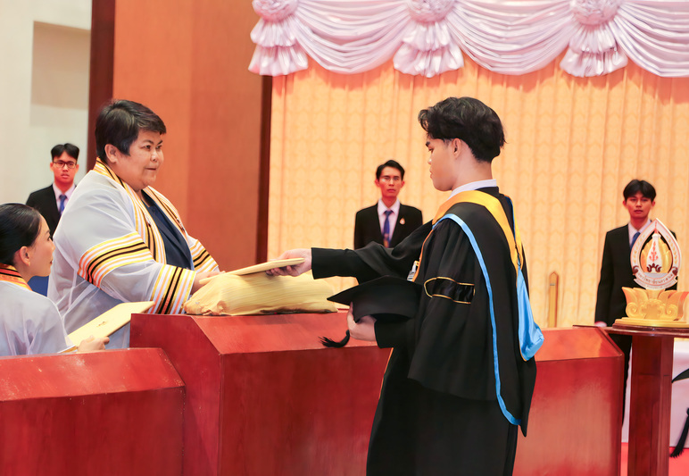 ม.นครพนม จัดซ้อมใหญ่พิธีพระราชทานปริญญาบัตร ประจำปีการศึกษา 2567 เตรียมความพร้อมบัณฑิตสู่พิธีสำคัญ