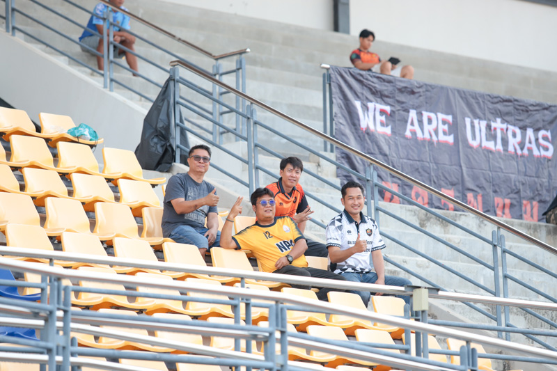 อธิการบดี มนพ. นำทัพผู้บริหารและบุคลากรร่วมลุ้นเชียร์ NPU นครพนมยูไนเต็ด นัดเปิดสนามไทยแลนด์ เซมิ-โปร ลีก 2026