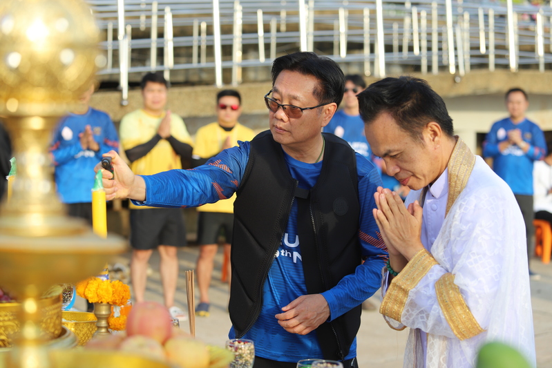 ม.นครพนม จัดกิจกรรมสืบสานศิลปวัฒนธรรม-ว่ายน้ำโขง พร้อมส่งเสริมการออกกำลังกายทางน้ำ