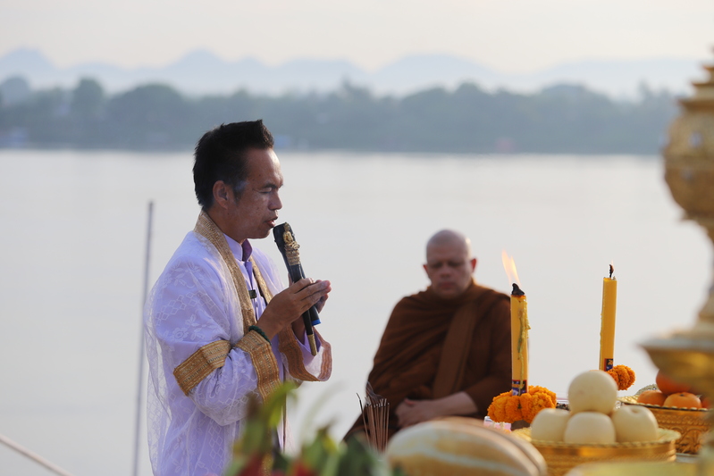 ม.นครพนม จัดกิจกรรมสืบสานศิลปวัฒนธรรม-ว่ายน้ำโขง พร้อมส่งเสริมการออกกำลังกายทางน้ำ