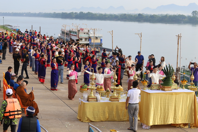 ม.นครพนม จัดกิจกรรมสืบสานศิลปวัฒนธรรม-ว่ายน้ำโขง พร้อมส่งเสริมการออกกำลังกายทางน้ำ