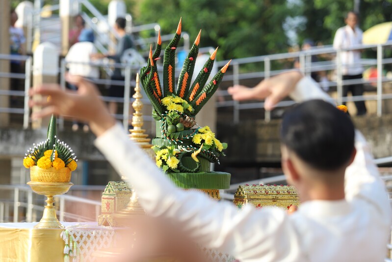 ม.นครพนม จัดกิจกรรมสืบสานศิลปวัฒนธรรม-ว่ายน้ำโขง พร้อมส่งเสริมการออกกำลังกายทางน้ำ
