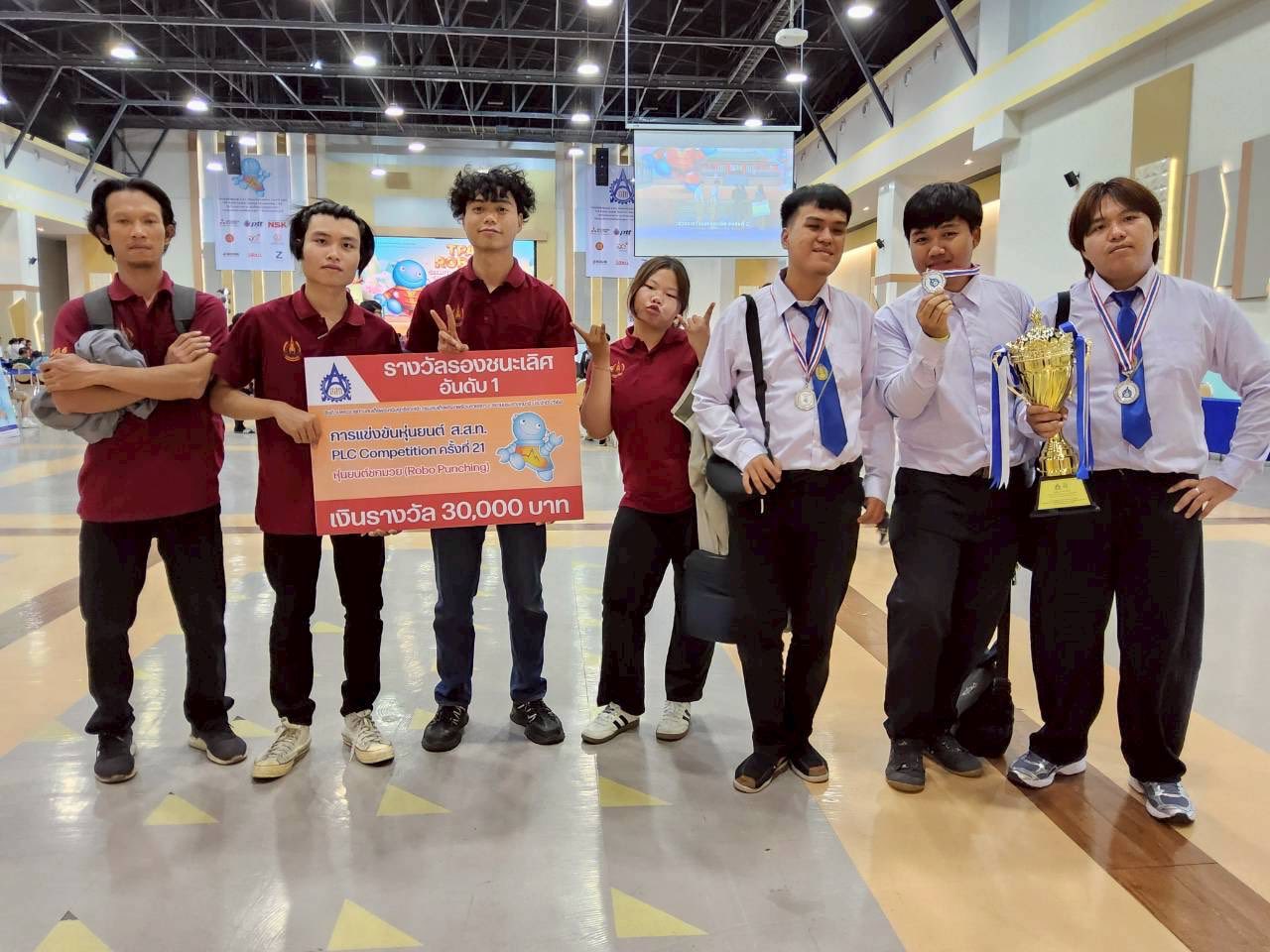 นักศึกษาวิทยาลัยธาตุพนม มหาวิทยาลัยนครพนม คว้ารางวัลรองชนะเลิศอันดับ 1 การแข่งขัน Robo Punching ในเวที TPA Robot Contest 2026