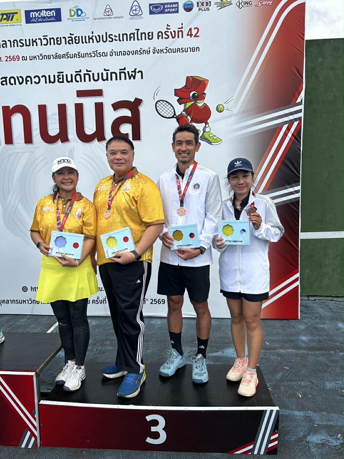 นักกีฬาเทนนิส มนพ. คว้าเหรียญทองแดงประเภทคู่ผสม ศึกกีฬาบุคลากรมหาวิทยาลัยแห่งประเทศไทย ครั้งที่ 42 มศว เกมส์